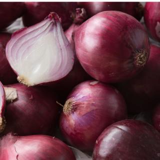 Zwiebeln rot